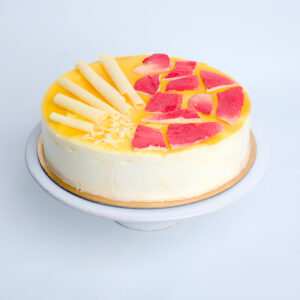 ijstaart van ons best verkochte perzik yoghurt ijs met een spiegel van passievruchten puree