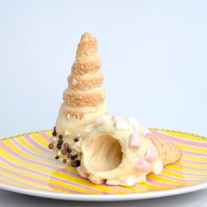 ijspressi luxe witte chocolade gesuikerde roomhoorns