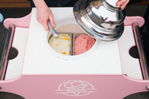 klassieke roze ijskar gelatobar